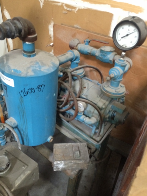 Used Kinney vacuum pump.  Model KLRC75KFA2.  3 hp.  3 phase 60 cycle 208-230 460 volt motor. 
